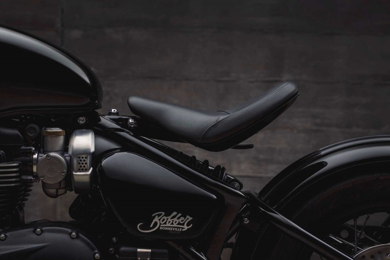 Triumph Bonneville Bobber Black